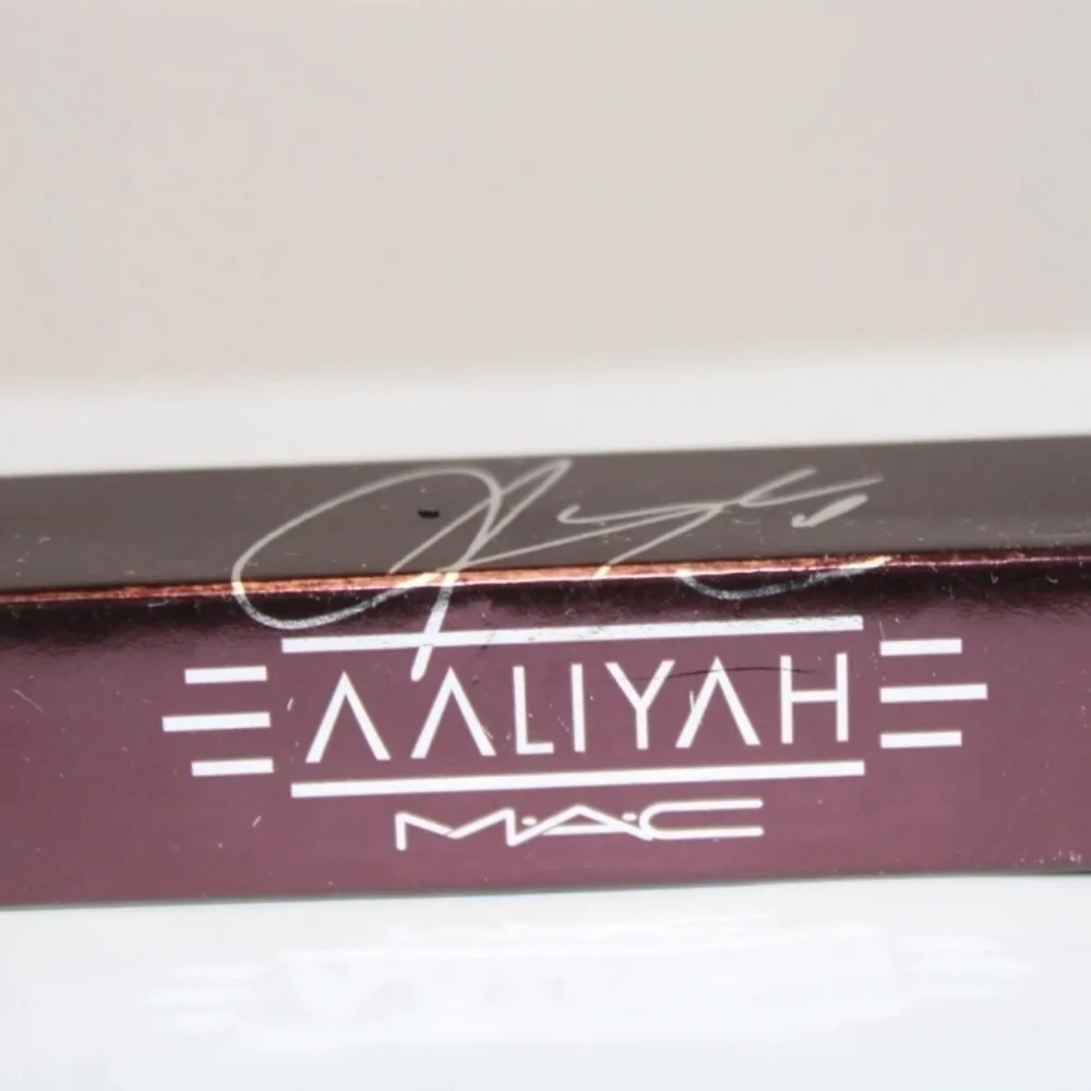 🤎▪️MAC▪️ Aaliyah Amplified Creme Lipstick Try Again  .10oz/3g  MFG: 2018/10